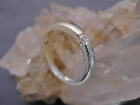 Romantischer Ring aus Gold 333 in Bicolor mit Zirkonia, Größe 52, Hersteller Juwelier Harnisch, bis Größe 52/17. Ideal für besondere Anlässe und Liebesbotschaften.