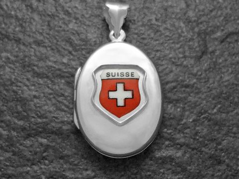600013401-0 Silbernes Medaillon mit dem Wappen der Schweiz, rot mit weißem Kreuz und der Aufschrift Suisse, hergestellt von Juwelier Harnisch, Europa Medaillons. Ideal für Sammler oder als Geschenk.