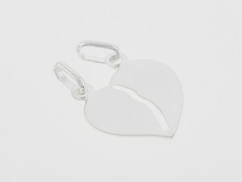 Silber Partneranhänger in Herzform aus Silber, schlicht und romantisch, Hersteller Juwelier Harnisch, ideal für Paare und besondere Anlässe.