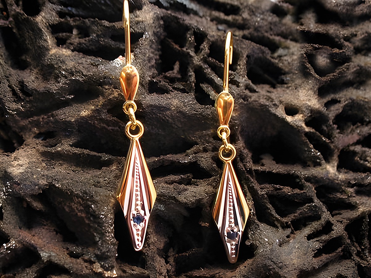 Elegante Gold Ohrhänger mit echtem Safir von Juwelier Harnisch, Schmuckstück mit edlem Design, perfekt für besondere Anlässe.