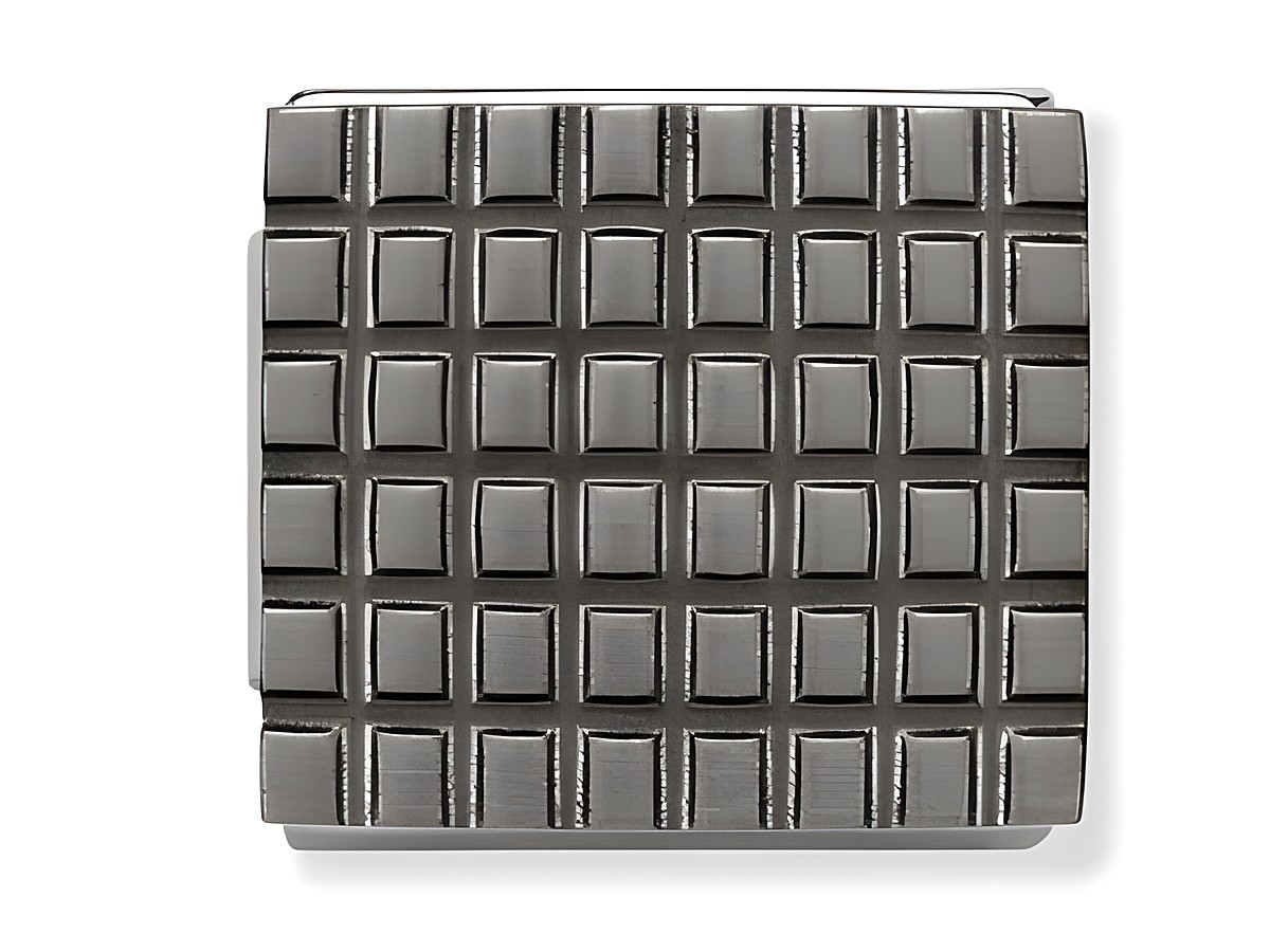 Oxidiertes Edelstahl Gitter in matierter Oberfläche, quadratische Struktur mit kleinen Vertiefungen, Hersteller Nomination, Modell Steel IKONS, ideal für modische Armbänder.