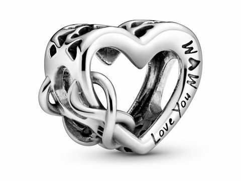 Pandora Silber Charm 798825C00 in Form eines Herzens mit Unendlichkeitssymbol, eingraviert mit "Love You Mum", aus hochwertigem Silber gefertigt.