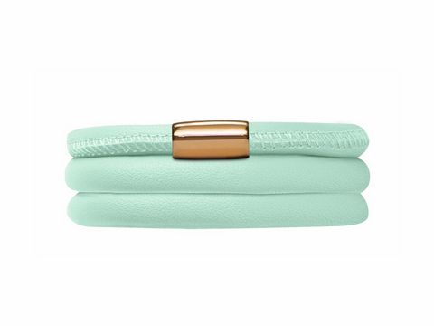 Endless Lederarmband 12515-60 cm Mint Triple Edelstahl vergoldet, dreifach gewickeltes Armband in einem frischen Mintton mit glänzendem Verschluss.