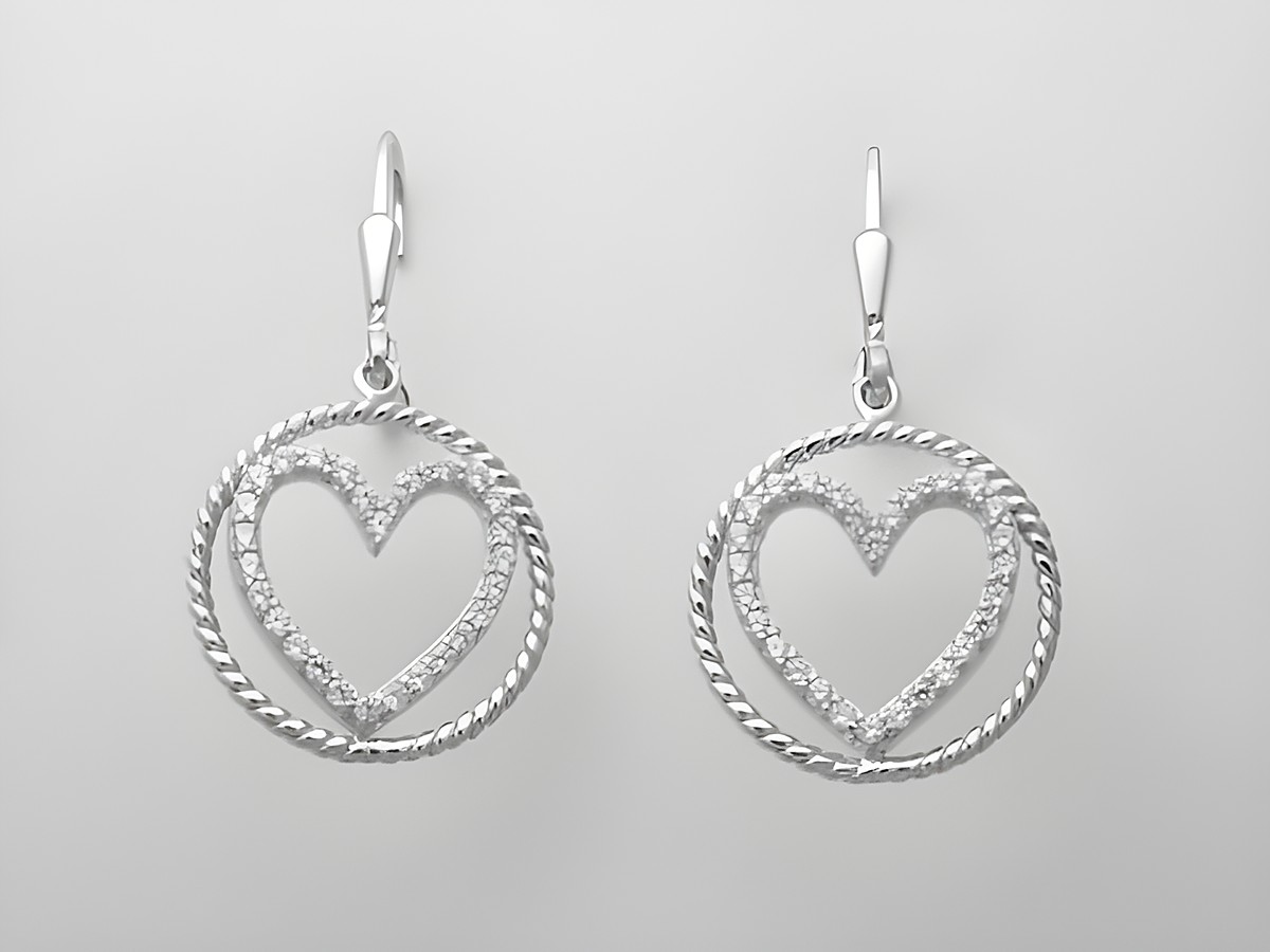 Silber Ohrringe im Kreis mit Herz aus Sterling Silber, traumhaftes Design mit Zirkonia, Hersteller Juwelier Harnisch, elegante Ohrhänger mit funkelndem Stein.