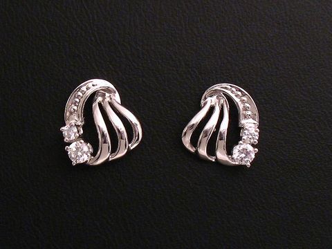 42527-0 Ohrringe Zirkonia ELEGANCE in Weißgold, elegante geschwungene Form mit funkelnden Zirkonia-Steinen, hergestellt von Juwelier Harnisch, ideal für festliche Anlässe.