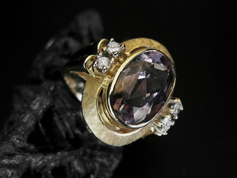 Gold Ring - Gold 585 - Brillant + Amethyst - oval - Gr. 55, Hersteller: Juwelier Harnisch, bis Gr. 56/18. Der Ring ist elegant gestaltet mit einem ovalen Amethyst und funkelnden Brillanten.