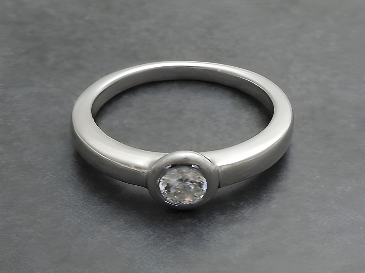 Silber Ring aus Sterling Silber in Größe 48/15,4 mit modernem Design und einem zentralen klaren Stein, Hersteller Juwelier Harnisch, geeignet bis Gr. 48/15,3.