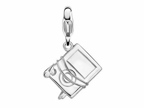 Silberner Charme eines MP3 Players aus dem Ti Sento Sortiment, filigranes Design mit einer stilisierten Wiedergabetaste und einem schlichten Gehäuse, ideal für Armbänder oder Ketten.