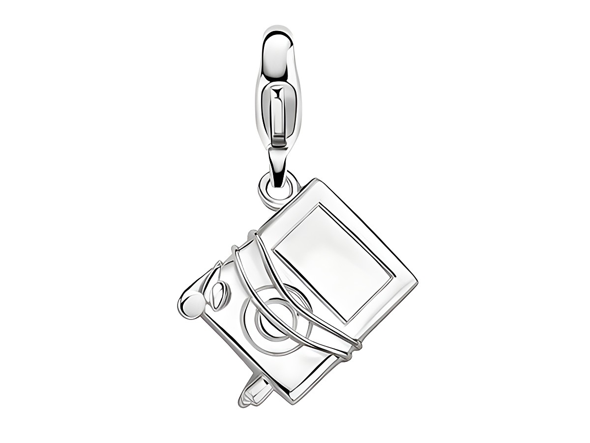 Silberner Charme eines MP3 Players aus dem Ti Sento Sortiment, filigranes Design mit einer stilisierten Wiedergabetaste und einem schlichten Gehäuse, ideal für Armbänder oder Ketten.