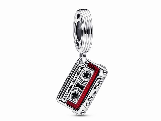 Pandora Charm Anhänger 792564C01 in Form eines Marvel Kassettenanhängers aus Silber mit mehrfarbigen Details, zeigt das Wort Awesome und hat die typische Kassettenform.