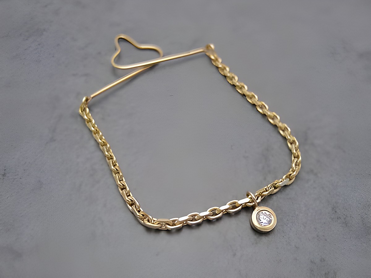 Ankerkette Krawattenhalter aus Gelbgold 333 mit Zirkonia, ideal als Krawattenklammer. Hersteller: Juwelier Harnisch, stilvolles und edles Accessoire für Herren.
