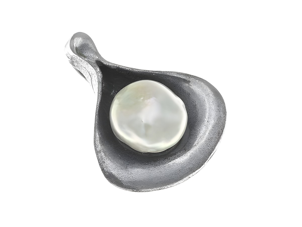 Anhänger Muschel aus Sterling Silber, geschwärzt, mit einer Zuchtperle in der Mitte, teilmattiert und reizend, Hersteller: Juwelier Harnisch, ideal für Halsketten.