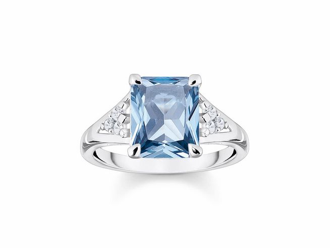 Silberner Ring von Thomas Sabo mit synthetischem Spinell in Oktagonform und blauer Farbe, umgeben von Zirkonia, Größe 56.
