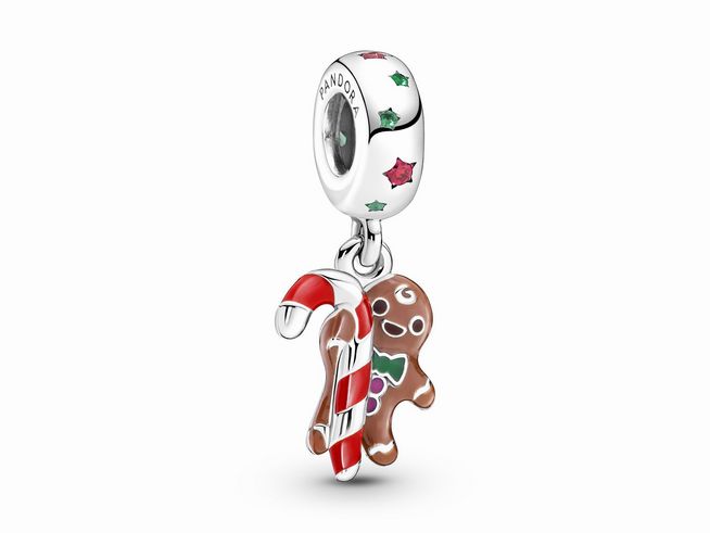 Lebkuchenmann Anhänger von Pandora aus Sterling Silber mit bunten Kristallen und Emaille, ergänzt durch einen Zuckerstangen-Anhänger für eine festliche Weihnachtsatmosphäre.