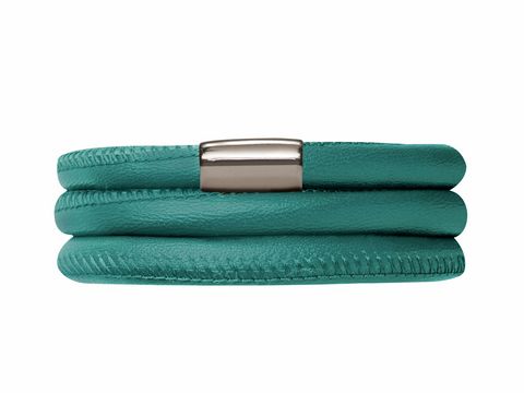 Endless Lederarmband 12118 54 cm Green Bayou Triple aus hochwertigem Edelstahl in Silber, dreifach gewickelt mit einem geschmeidigen, teal-farbenen Lederdesign.