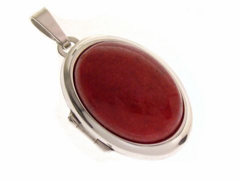 Jade rot Medaillon aus Cabochon, gefasst in rhodiniertem Sterling Silber, hergestellt von Juwelier Harnisch, elegantes und zeitloses Schmuckstück.