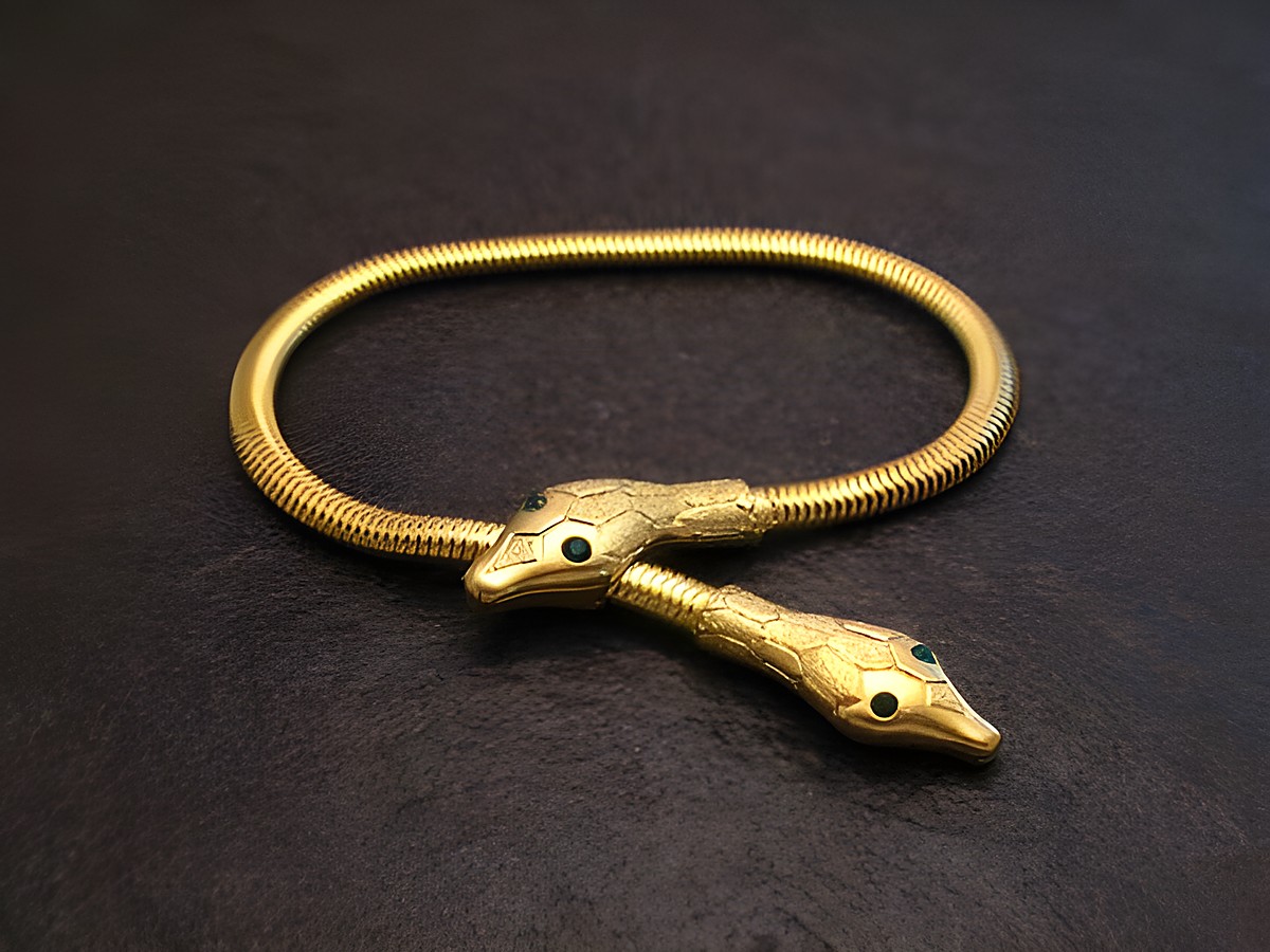 Schlangen Y Armband gut vergoldet 17 cm -City- Grün- mit zwei detailreichen Schlangenköpfen und kleinen grünen Augen, hergestellt von Juwelier Harnisch, hochwertiges Schmuckstück.