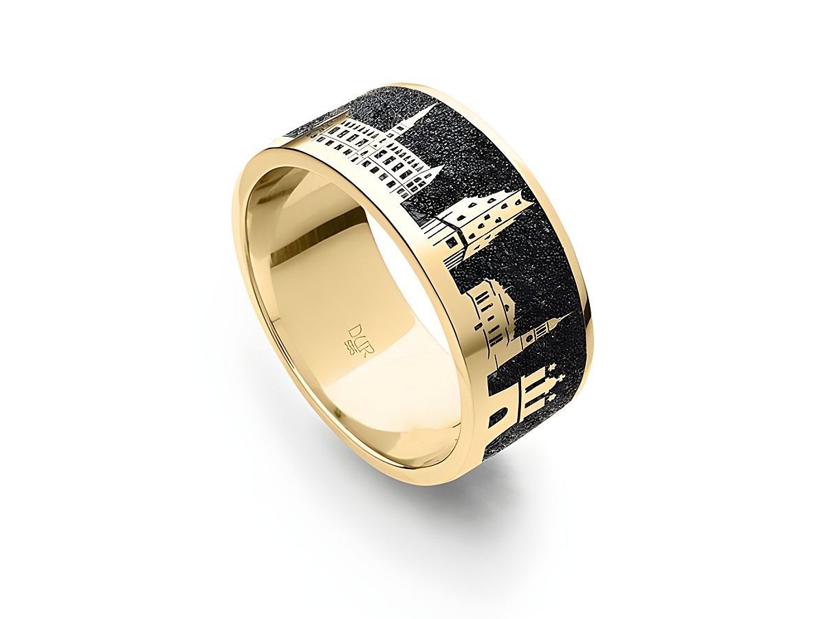 Der Lavasand Ring Nachtring Hamburg 2.0 von DUR in Sterling Silber Größe 60 zeigt eine elegante Schwarz-Gold-Kombination mit stilisiertem Hamburg-Motiv auf der Oberfläche.