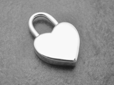Herz Schloss Silber Anhänger romantisch 18 mm Hersteller Juwelier Harnisch plastisch glänzend und edel. Ideal als Liebessymbol oder Geschenk für besondere Anlässe.
