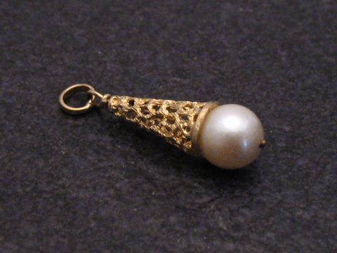 Echter Gold Anhänger 333 26x8 mm mit echter Zuchtperle, Hersteller Juwelier Harnisch, eleganter Perlenanhänger in filigranem Design, ideal für besondere Anlässe.