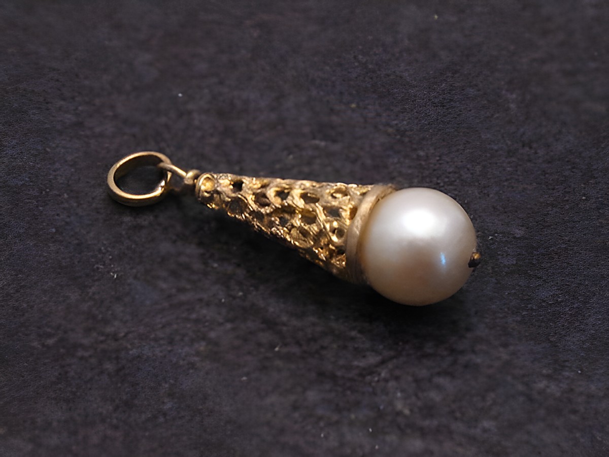 Echter Gold Anhänger 333 26x8 mm mit echter Zuchtperle, Hersteller Juwelier Harnisch, eleganter Perlenanhänger in filigranem Design, ideal für besondere Anlässe.