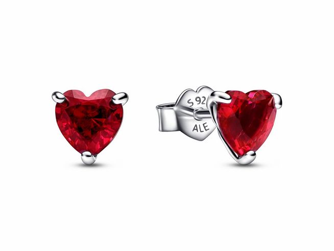 Pandora Ohrringe Ohrstecker 292549C01 mit roten Herz aus Kristall in Silberfassung, perfekt für Liebhaber von romantischem Schmuck, strahlend und elegant gestaltet.