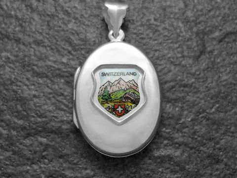 Silbermedaillon mit einem Wappen, das die Schweizer Alpen und die Aufschrift Switzerland zeigt, Hersteller Juwelier Harnisch, Europa Medaillons.