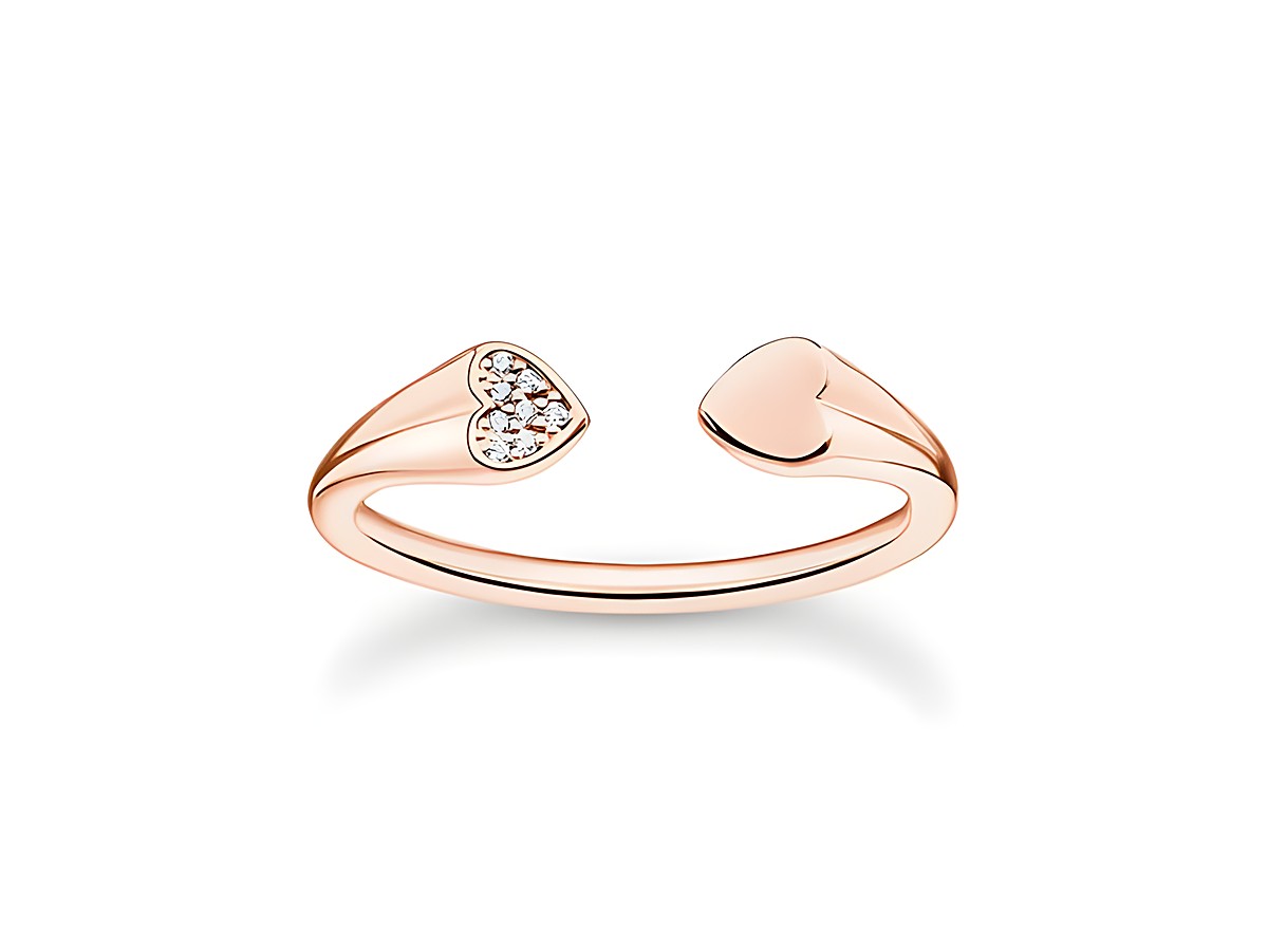 Thomas Sabo Ring TR2392-416-14-50 aus vergoldetem Roségold mit zwei Herz-Applikationen, eine mit Zirkonia, Größe 50. Elegantes und modernes Design für jeden Anlass.