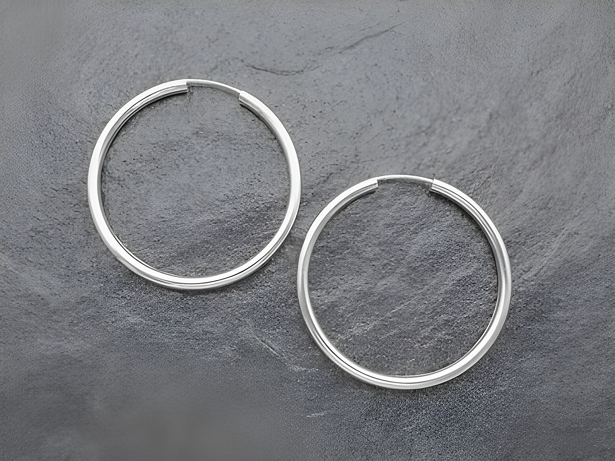 Silber Creolen 4 cm aus rhodinierten Sterling Silber mit einem Durchmesser von 2,5 mm, elegant und zeitlos, ideal für jeden Anlass, Hersteller Juwelier Harnisch.