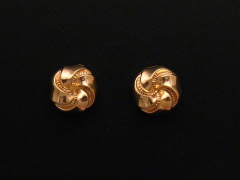 Ohrringe in Gold mit einem eleganten Knotendesign, ideal als Geschenkidee, Hersteller Juwelier Harnisch, Design Ohrringe.