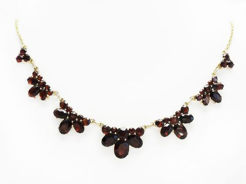 Granat Collier Kette 49,5 cm mit blütenförmigen Granatsteinen in Gold gefasst, hergestellt von Juwelier Harnisch, elegant und zeitloses Schmuckstück.