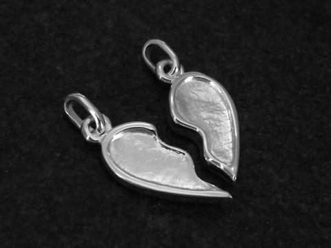 39919-0 Zwei partnerherz Anhänger aus Sterling Silber, romantisch gestaltet, Hersteller Juwelier Harnisch, perfekte Symbole für Verbundenheit und Liebe.
