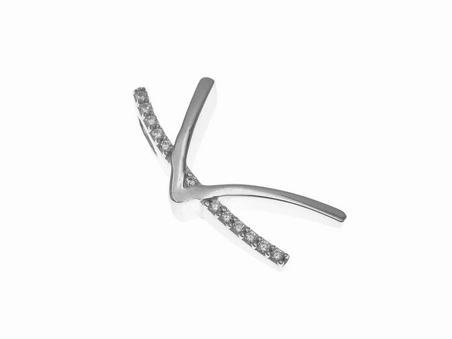 Anhänger aus Sterling Silber in Form des Buchstabens K, poliert mit Zirkonia besetzt, hergestellt von Juwelier Harnisch, ideal für personalisierte Schmuckstücke.