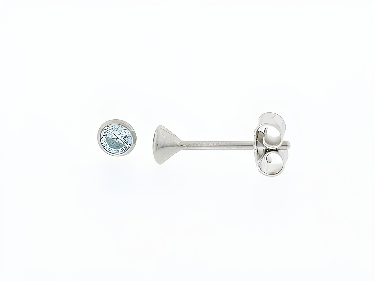 Silber Ohrringe im Kelch-Design mit einem Zirkonia in hellblau, Durchmesser 3,3 mm, gefertigt von Juwelier Harnisch. Elegante Ohrstecker aus Silber mit edlem Schmuckstein.