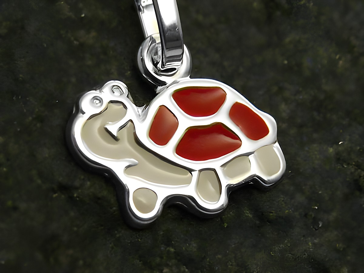 Schildkröte emaillierter Sterling Silber Anhänger, Hersteller Juwelier Harnisch, für Kinder in bunten Farben dargestellt.