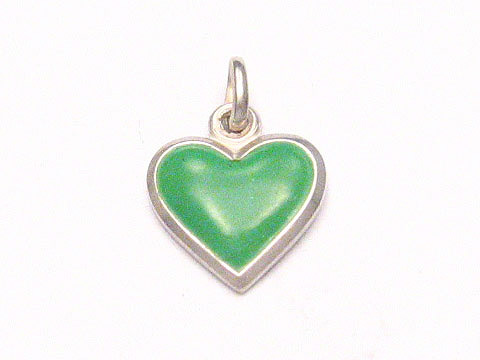 Silber Anhänger für Kinder in Herzform mit grünem Innenleben, hergestellt von Juwelier Harnisch, idealer Schmuck für kleine Mädchen.