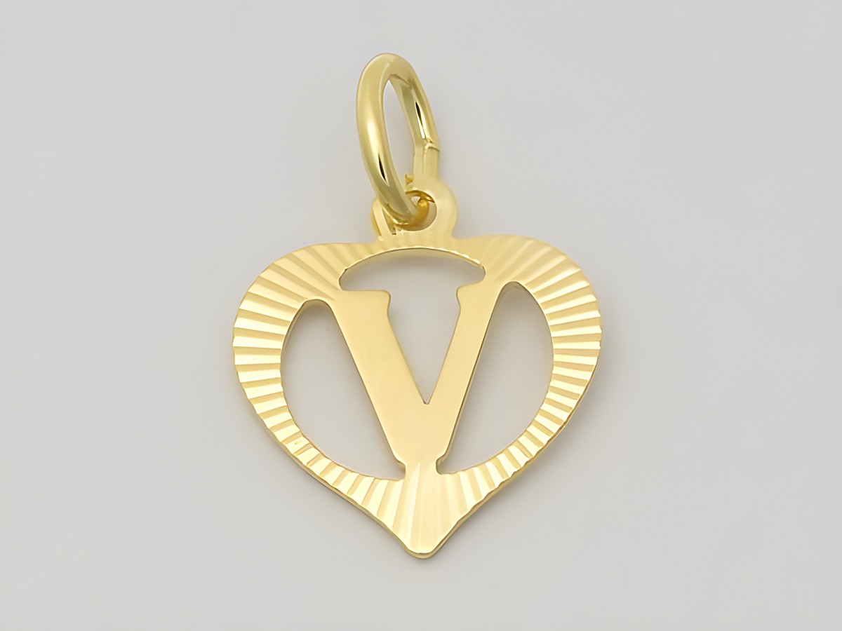 Herz Buchstabe V Gold Anhänger aus 333 Gold, diamantiert, gefertigt vom Juwelier Harnisch, wunderschöne und elegante Schmuckstücke für besondere Anlässe.