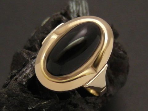 Goldring opulent mit Gold 333 und Onyx in Größe 56, Hersteller Juwelier Harnisch, elegantes Design bis Größe 56/18.