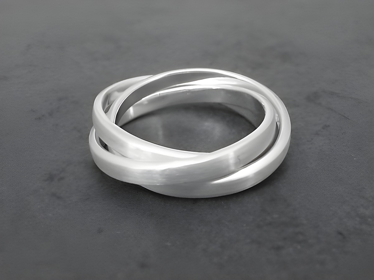 Dreifacher Ring aus mattiertem Sterling Silber in Größe 62, hergestellt von Juwelier Harnisch, über Größe 60, mit elegantem und modernem Design.