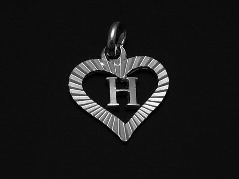 925 Sterling Silber Anhänger in Herzform mit dem Buchstaben H, Hersteller Juwelier Harnisch, detaillierte Oberfläche und edles Design. Ideal als persönliches Schmuckstück.