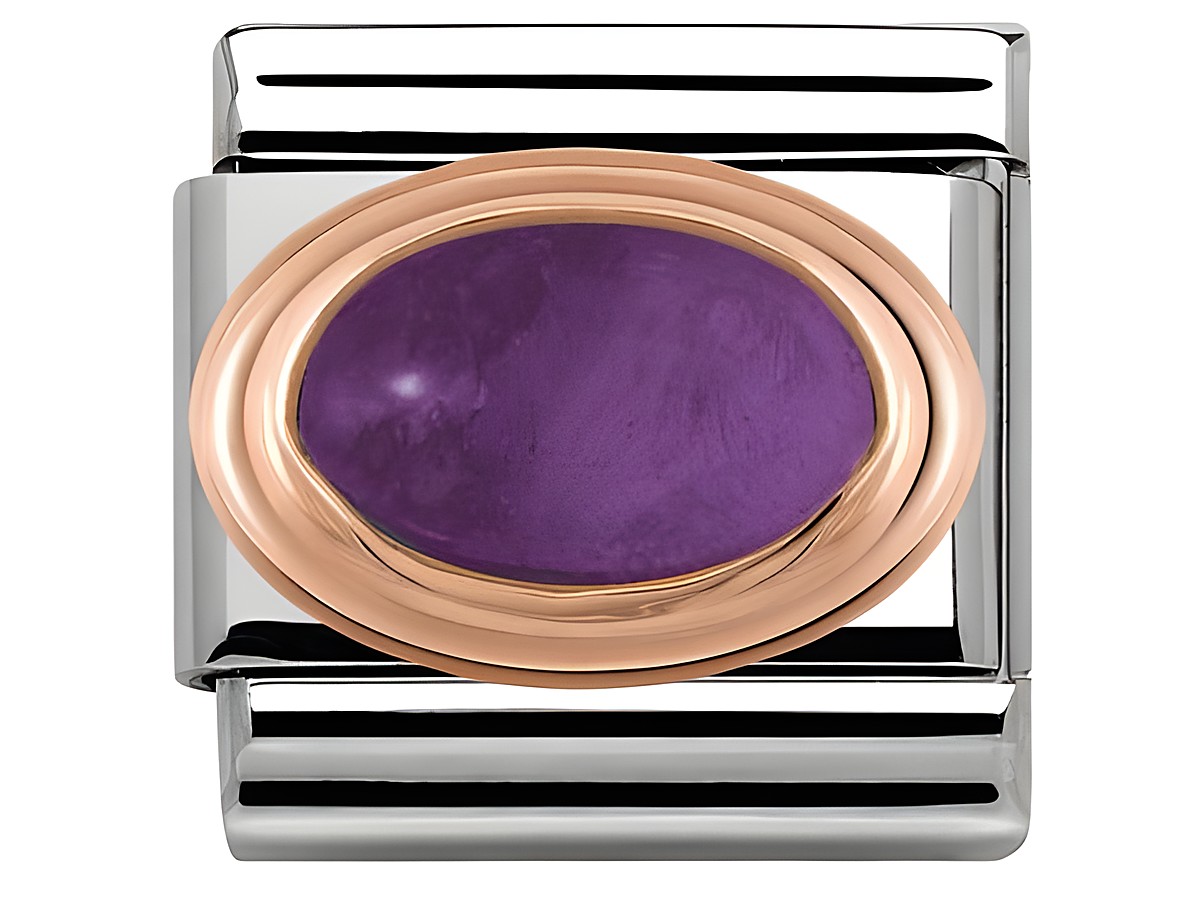 Nomination Classic Roségold Halbedelstein Amethyst mit ovalem, lila Stein in schimmernder Fassung, umgeben von einem rotgoldenen Rahmen, auf einem silbernen Clip.