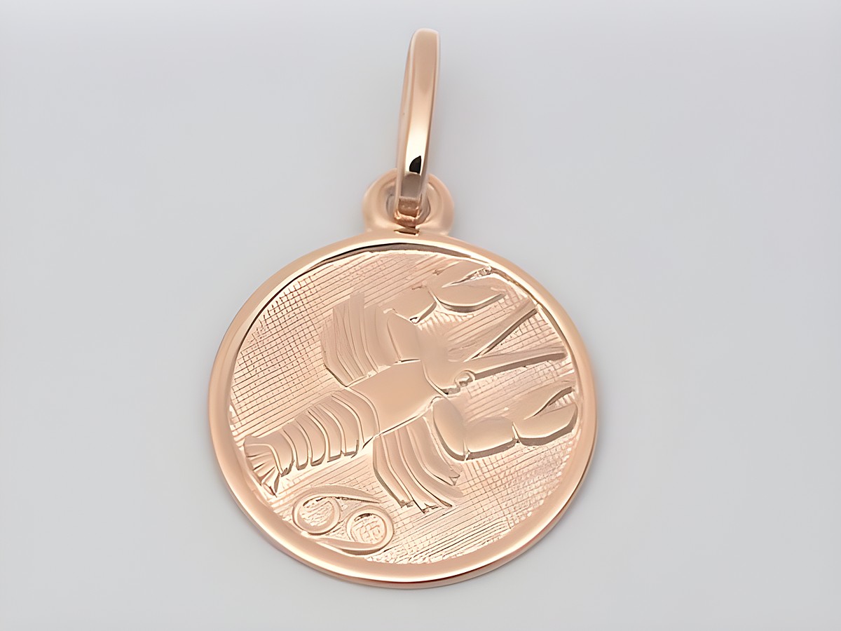 Krebs Sternzeichen Anhänger aus rosé vergoldetem Sterling Silber, poliert, mit einer gravierten Krebsdarstellung, Durchmesser von 14 mm, Hersteller Juwelier Harnisch.