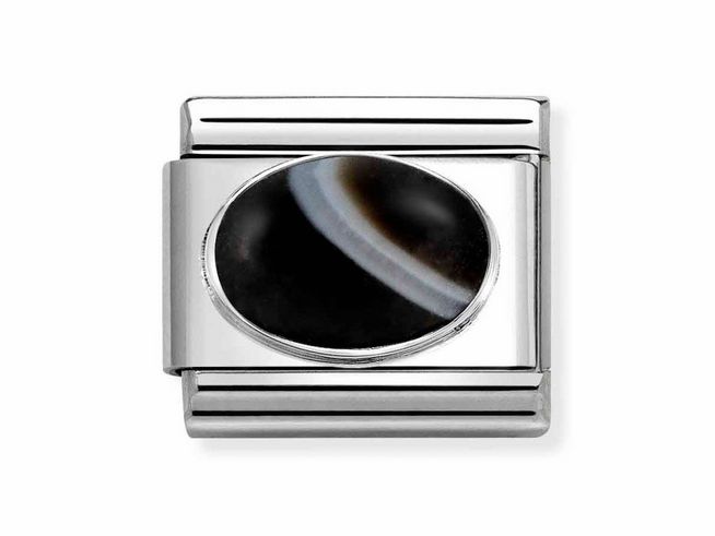 Ein elegantes Charm aus Edelstahl und Sterling Silber mit einem ovalen Onyxstein, der durch seine natürliche Musterung besticht und eine edle Note verleiht.