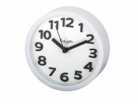 Runder, weißer Wecker von Juwelier Harnisch mit schleichender Sekunde und Alarmfunktion, klare schwarze Ziffern auf weißem Zifferblatt, zeitloses Design für jede Umgebung.