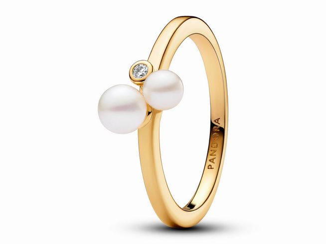 Duo Zuchtperlen Ring von Pandora in Gelbgold vergoldet, Größe 58, mit zwei weißen Zuchtperlen und einem klaren Stein, elegantes Design für stilvolle Akzente.