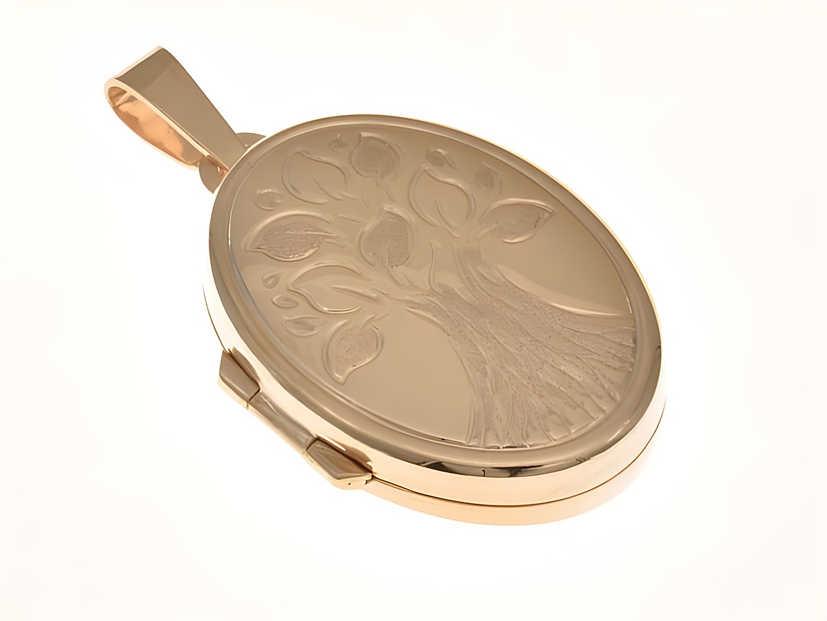 Ovales Medaillon aus teilmattiertem Sterling Silber, roségold vergoldet, mit eingraviertem Lebensbaum-Design, hergestellt von Juwelier Harnisch.