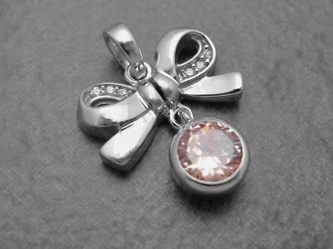 Schleife Anhänger aus rhodiniertem Sterling Silber mit Zirkonia in champagner und weiß, von Juwelier Harnisch, liebevolles Design für jeden Anlass.