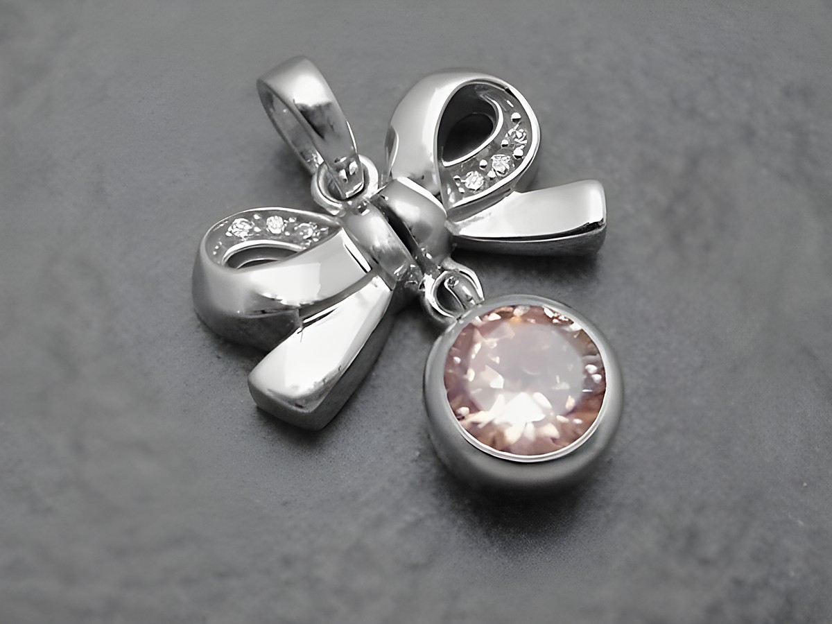 Schleife Anhänger aus rhodiniertem Sterling Silber mit Zirkonia in champagner und weiß, von Juwelier Harnisch, liebevolles Design für jeden Anlass.