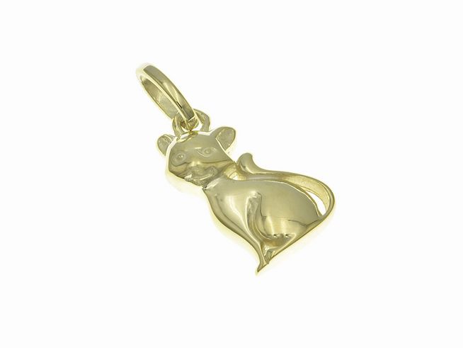 Ein vergoldeter Anhänger aus poliertem Sterling Silber in Form einer Katze, hergestellt von Juwelier Harnisch, speziell für Kinder gestaltet.