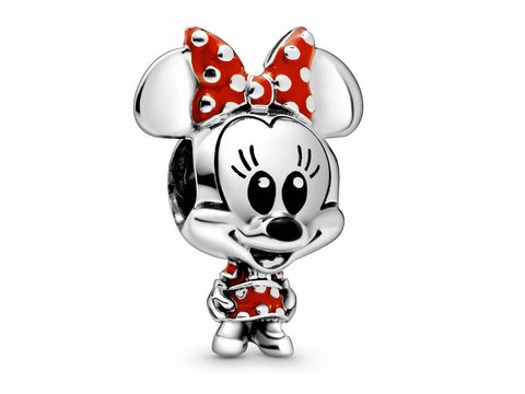 Pandora Disney Charm 798880C02 zeigt die beliebte Figur Minnie Mouse in buntem Design mit roter Schleife und Punkten, ideal für Charmsammlungen und Disney-Fans.